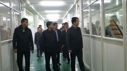 �й���ί����������һ�е����ŷ�չ���·�չ����