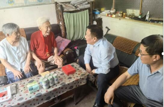 ���Ÿ���̽��ο���ϵ�Ա�ϸɲ�