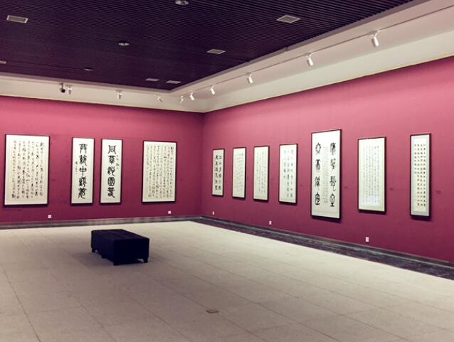 ���Ǽʵ��ӱ���ְ���黭��Ӱչ�ڴ���������ݷ�չ