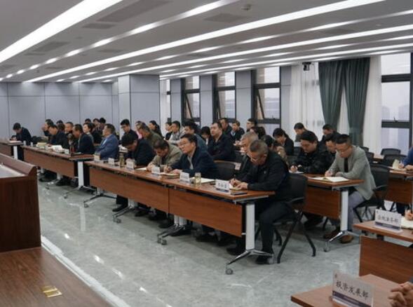 ���Ź�˾���е����ڡ�����ҵ�����쵼������